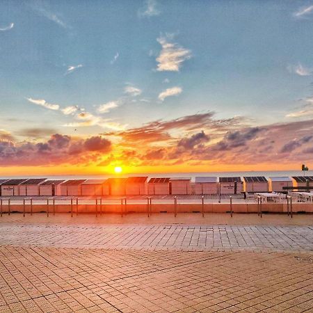 The Beach Surf Studio Oostende Bagian luar foto