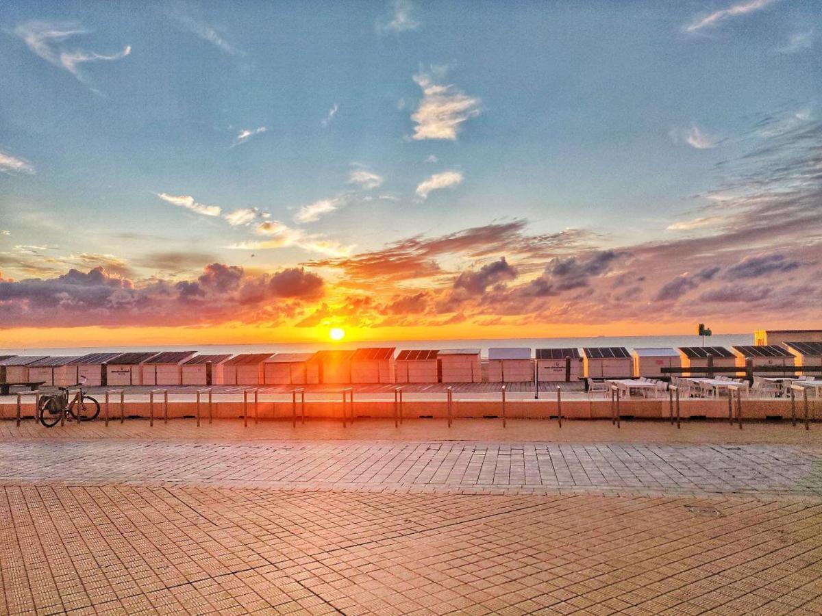 The Beach Surf Studio Oostende Bagian luar foto